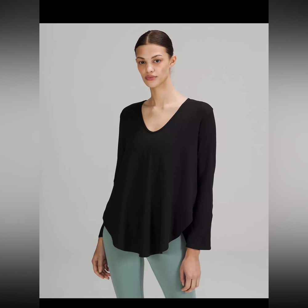 LULULEMON NULU WOMENS YOGA RELAXED FIT BLACK LONG SLEEVE TOP SIZE 4